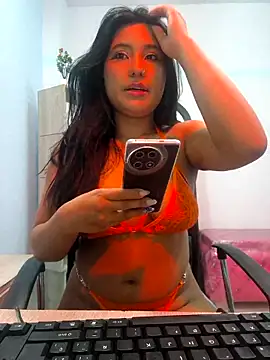 valenlopezz  online show from 05/02/26, 03:44