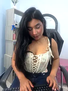 Snapshot of valenlopezz_ chatting on 05/14/26, 03:46 valenlopezz online show from 05/14/26, 03:46