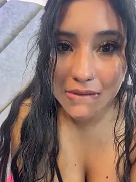 Snapshot of valenlopezz_ chatting on 06/21/26, 06:54 valenlopezz online show from 06/21/26, 06:54