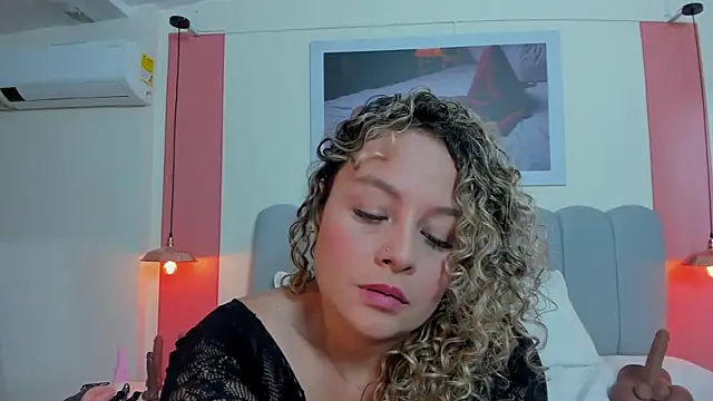 EmmaBoyd online show from 06/16/26, 07:55
