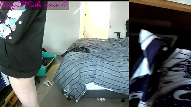 Snapshot of SissyCDMish chatting on 07/18/26, 01:10 SissyCDMish online show from 07/18/26, 01:10