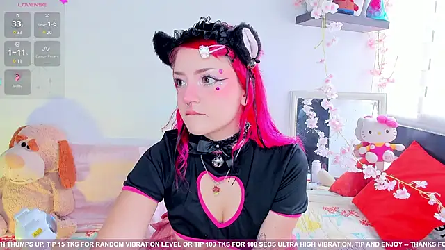 Snapshot of Tiny__Emmy_ chatting on 07/20/26, 04:31 Tiny Emmy online show from 07/20/26, 04:31