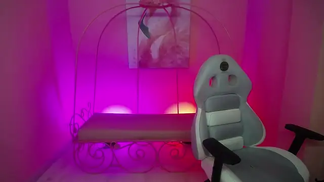 Ashley benson x online show from 02/02/26, 08:18