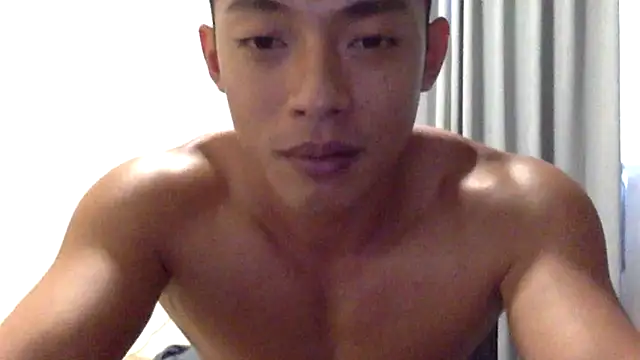 Snapshot of Yooo17 chatting on 04/23/26, 04:35 Yooo17 online show from 04/23/26, 04:35
