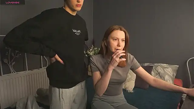 Lola Raivis  online show from 03/06/26, 07:43