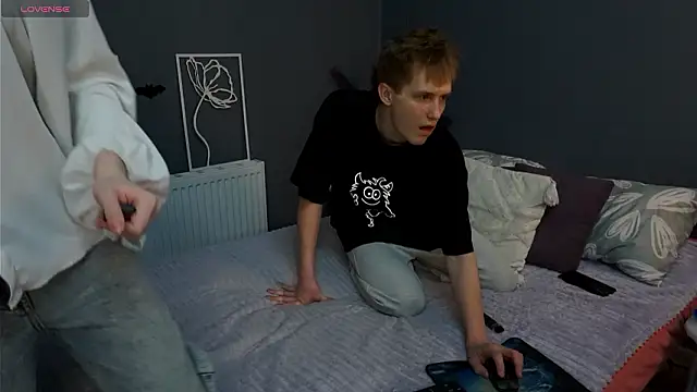 Lola Raivis  online show from 03/12/26, 07:31