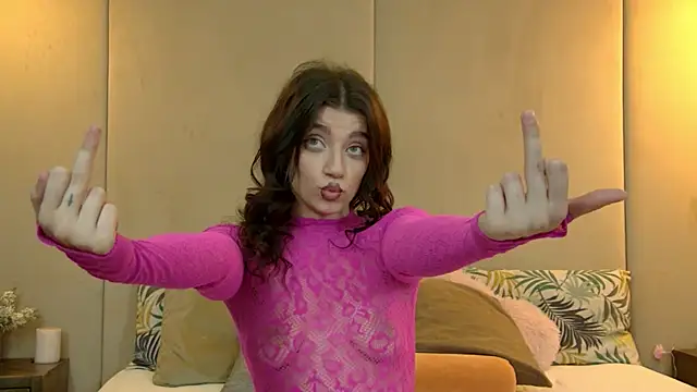 Snapshot of EllieWest chatting on 07/20/26, 10:39 EllieWest online show from 07/20/26, 10:39