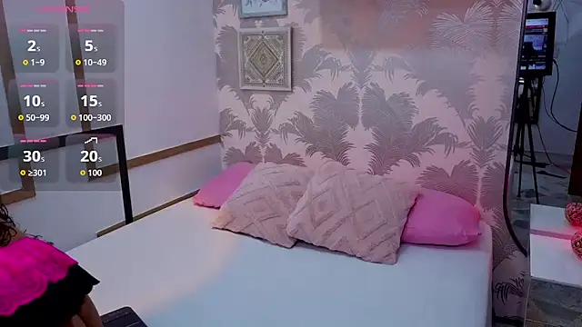Emma Thompssonn online show from 06/19/26, 12:20