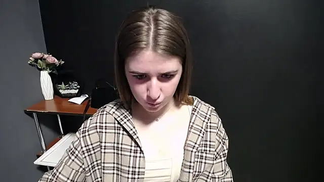 Snapshot of Sunny_siren chatting on 03/28/26, 01:43 Sunny siren online show from 03/28/26, 01:43