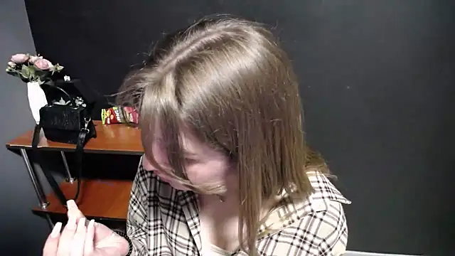 Snapshot of Sunny_siren chatting on 05/04/26, 12:34 Sunny siren online show from 05/04/26, 12:34