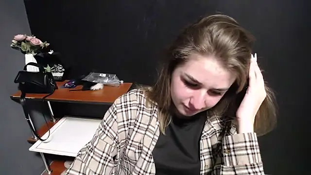 Snapshot of Sunny_siren chatting on 05/12/26, 01:08 Sunny siren online show from 05/12/26, 01:08