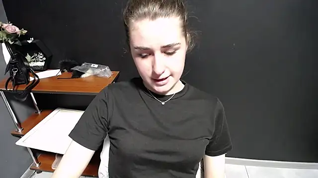 Snapshot of Sunny_siren chatting on 05/19/26, 12:22 Sunny siren online show from 05/19/26, 12:22