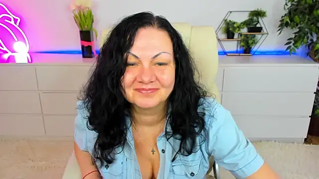 Snapshot of IrissMoon chatting on 03/12/26, 06:30 IrissMoon online show from 03/12/26, 06:30