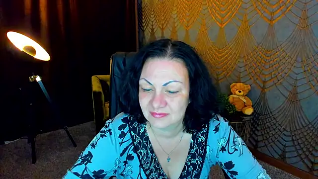 IrissMoon online show from 06/12/26, 05:45