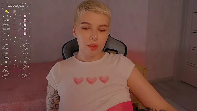 Elise Day online show from 06/25/26, 01:48