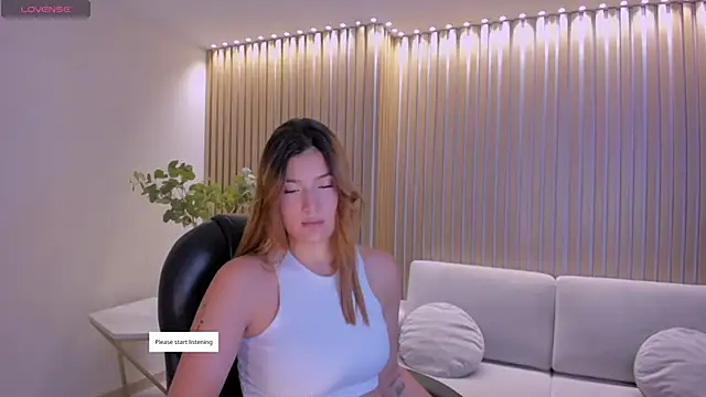 BellaThompsonX online show from 05/03/26, 04:07