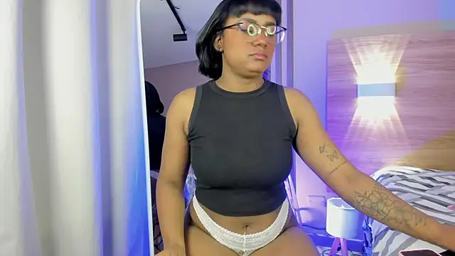Snapshot of domiiniquex chatting on 03/28/26, 01:00 domiiniquex online show from 03/28/26, 01:00