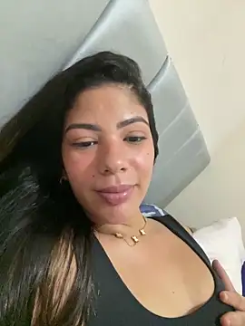 Snapshot of paola_oliveira chatting on 02/26/26, 01:10 paola oliveira online show from 02/26/26, 01:10