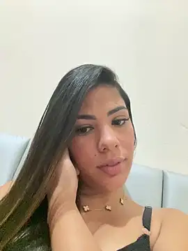 Snapshot of paola_oliveira chatting on 03/07/26, 05:43 paola oliveira online show from 03/07/26, 05:43