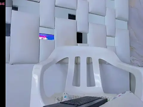 Snapshot of Mariam_Rossee chatting on 04/28/26, 02:27 Mariam Rossee online show from 04/28/26, 02:27