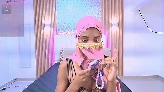 Snapshot of Amira_Alzahra chatting on 03/13/26, 05:14 Amira Alzahra online show from 03/13/26, 05:14