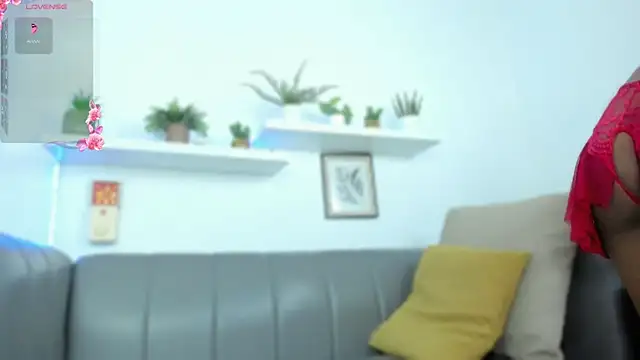 Snapshot of Amira_Alzahra chatting on 04/07/26, 05:24 Amira Alzahra online show from 04/07/26, 05:24