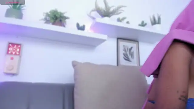 Snapshot of Amira_Alzahra chatting on 05/08/26, 05:07 Amira Alzahra online show from 05/08/26, 05:07