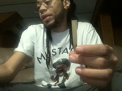 Snapshot of givemeabreak34 chatting on 01/17/26, 10:57 givemeabreak34 online show from 01/17/26, 10:57