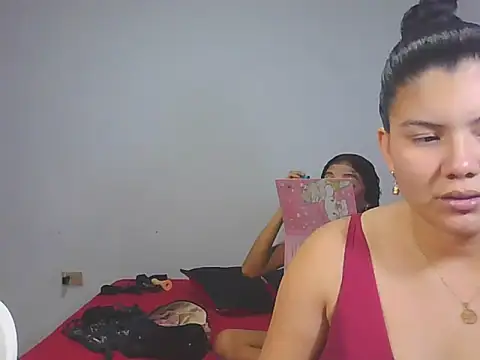 Snapshot of Helena-Paola chatting on 02/05/26, 03:11 Helena-Paola online show from 02/05/26, 03:11