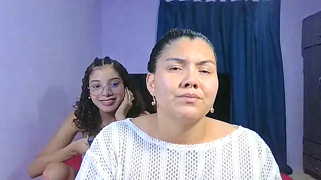 Snapshot of Helena-Paola chatting on 02/20/26, 05:26 Helena-Paola online show from 02/20/26, 05:26