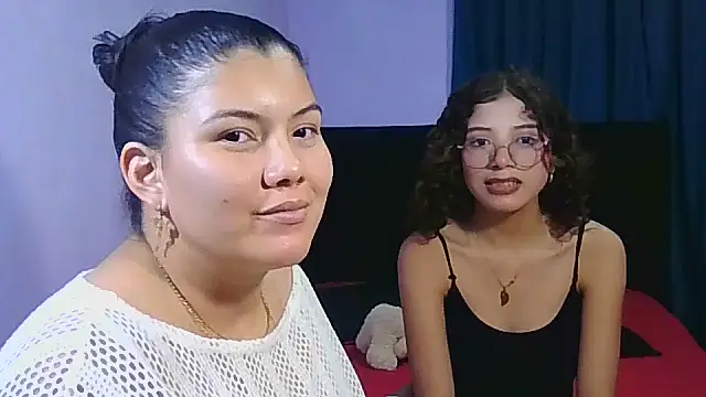 Snapshot of Helena-Paola chatting on 03/13/26, 11:55 Helena-Paola online show from 03/13/26, 11:55