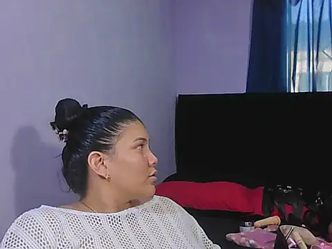 Snapshot of Helena-Paola chatting on 04/07/26, 09:04 Helena-Paola online show from 04/07/26, 09:04