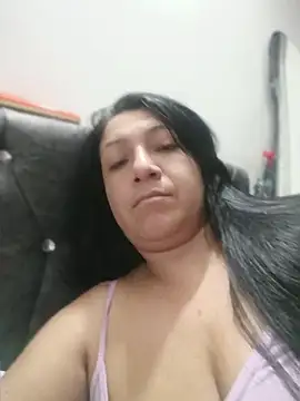 Snapshot of Katysaez chatting on 05/17/26, 04:43 Katysaez online show from 05/17/26, 04:43
