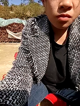 Snapshot of Hari-saka chatting on 01/17/26, 06:51 Hari-saka online show from 01/17/26, 06:51