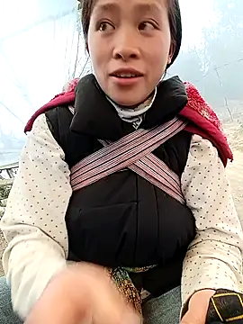 Snapshot of Hari-saka chatting on 02/17/26, 03:03 Hari-saka online show from 02/17/26, 03:03