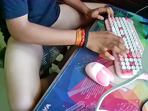 Snapshot of ron_builds chatting on 03/12/26, 06:19 ron builds online show from 03/12/26, 06:19