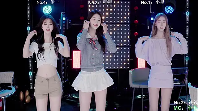 Snapshot of ZZ000S33 chatting on 03/22/26, 10:40 ZZ000S33 online show from 03/22/26, 10:40