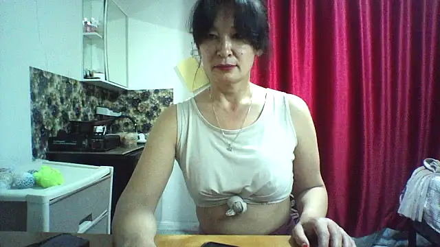 Snapshot of bella2322 chatting on 04/17/26, 04:10 bella2322 online show from 04/17/26, 04:10