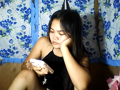 Snapshot of PinaySkinnyJust18 chatting on 05/05/26, 11:35 PinaySkinnyJust18 online show from 05/05/26, 11:35