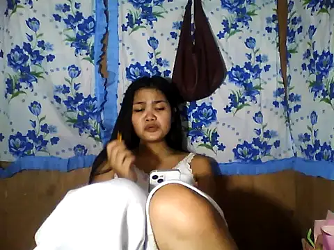 Snapshot of PinaySkinnyJust18 chatting on 05/13/26, 03:15 PinaySkinnyJust18 online show from 05/13/26, 03:15