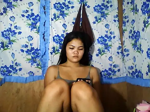 Snapshot of PinaySkinnyJust18 chatting on 05/13/26, 10:06 PinaySkinnyJust18 online show from 05/13/26, 10:06