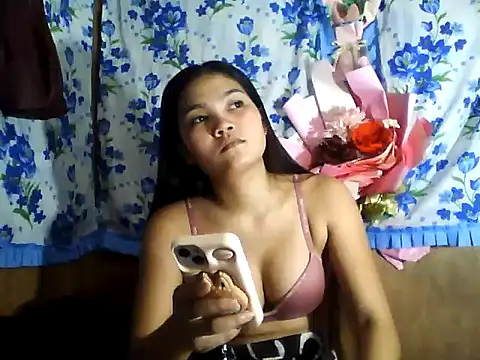 Snapshot of PinaySkinnyJust18 chatting on 05/27/26, 02:08 PinaySkinnyJust18 online show from 05/27/26, 02:08