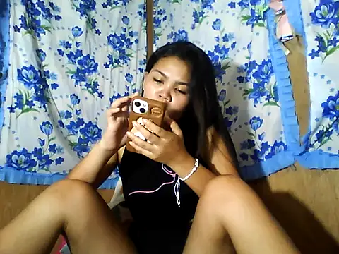 Snapshot of PinaySkinnyJust18 chatting on 06/16/26, 09:45 PinaySkinnyJust18 online show from 06/16/26, 09:45