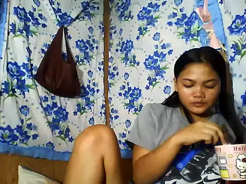 Snapshot of PinaySkinnyJust18 chatting on 06/21/26, 10:01 PinaySkinnyJust18 online show from 06/21/26, 10:01