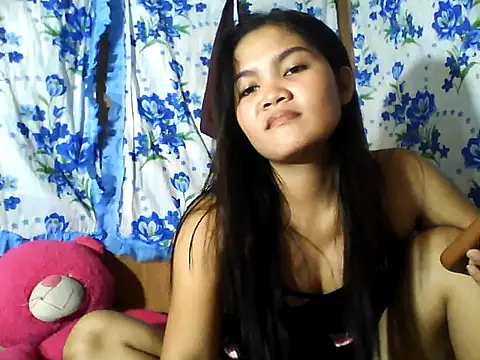 Snapshot of PinaySkinnyJust18 chatting on 06/24/26, 11:31 PinaySkinnyJust18 online show from 06/24/26, 11:31