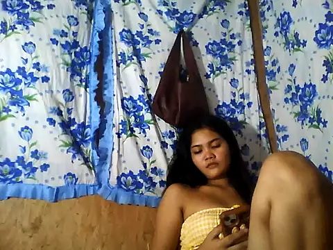 Snapshot of PinaySkinnyJust18 chatting on 06/27/26, 10:20 PinaySkinnyJust18 online show from 06/27/26, 10:20