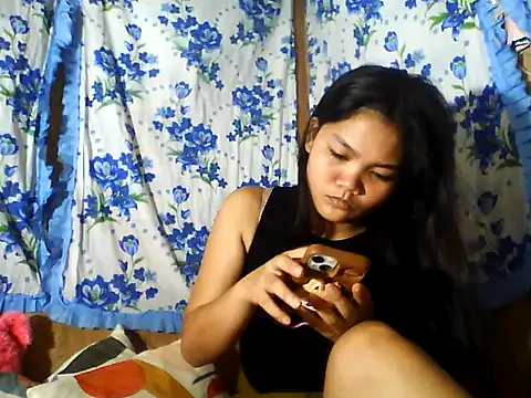 Snapshot of PinaySkinnyJust18 chatting on 06/29/26, 10:21 PinaySkinnyJust18 online show from 06/29/26, 10:21