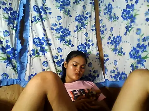 Snapshot of PinaySkinnyJust18 chatting on 06/30/26, 10:27 PinaySkinnyJust18 online show from 06/30/26, 10:27