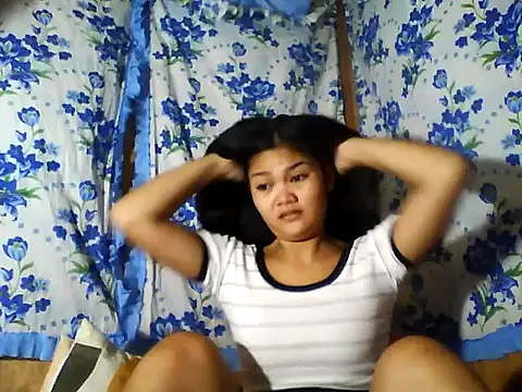 Snapshot of PinaySkinnyJust18 chatting on 06/30/26, 10:33 PinaySkinnyJust18 online show from 06/30/26, 10:33