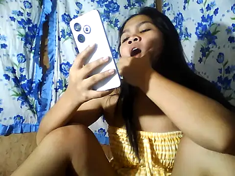 Snapshot of PinaySkinnyJust18 chatting on 07/04/26, 10:10 PinaySkinnyJust18 online show from 07/04/26, 10:10